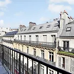 Pick A Flat\'s Apartment in Champs-Elysées - Rue Ponthieu